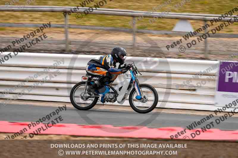 Vintage motorcycle club;eventdigitalimages;mallory park;mallory park trackday photographs;no limits trackdays;peter wileman photography;trackday digital images;trackday photos;vmcc festival 1000 bikes photographs